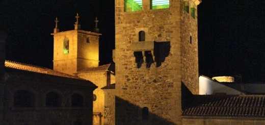 caceres-noche